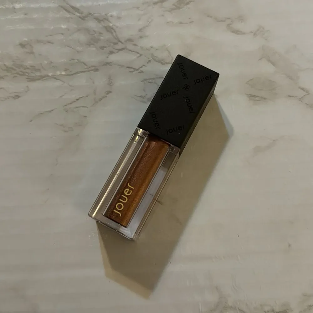 Jouer Cosmetics Paris Lights Eye Paint Liquid Eyeshadow in desir metallic plum